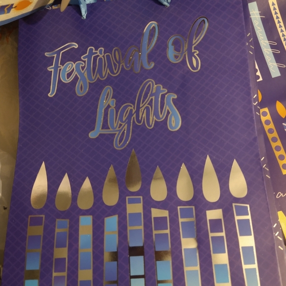 Happy Hanukkah Bundle: 8 Gift Bags & 6 Gift Cards - Picture 8 of 10